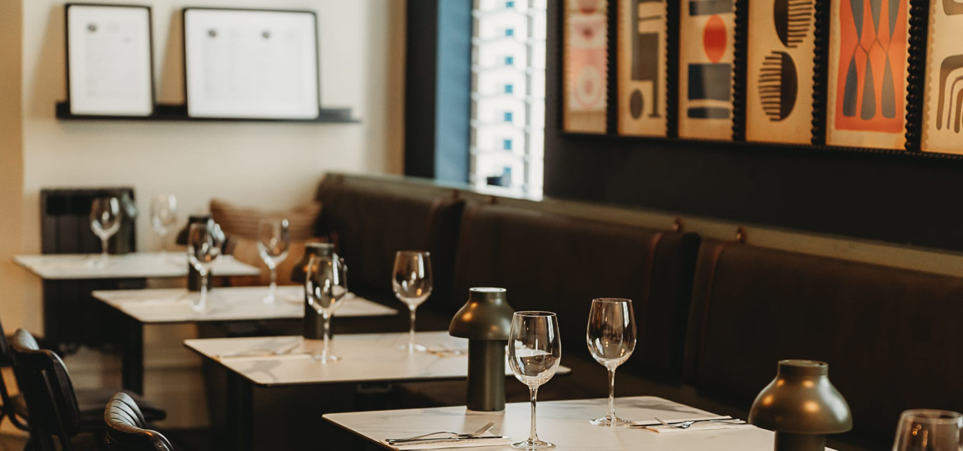 Hotel VARA INK Bar Truro Tables