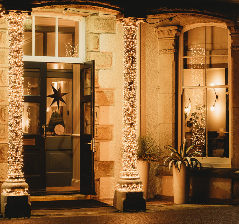 Hotel VARA Truro Christmas Pillar Lights