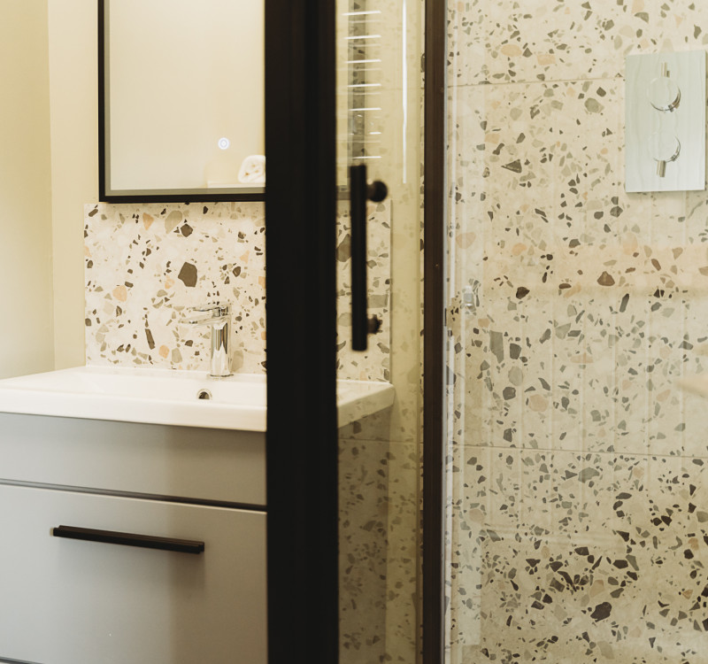 Hotel VARA Cabin Room New Bathroom